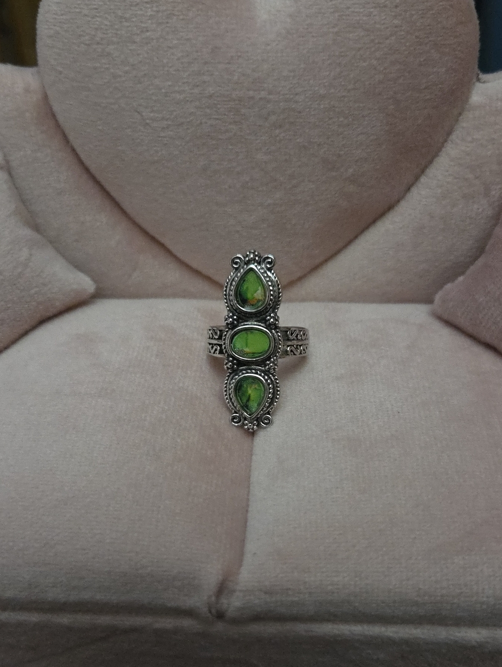 Silver Green Stone Triple-Teardrop Ring Size 9 NWOT